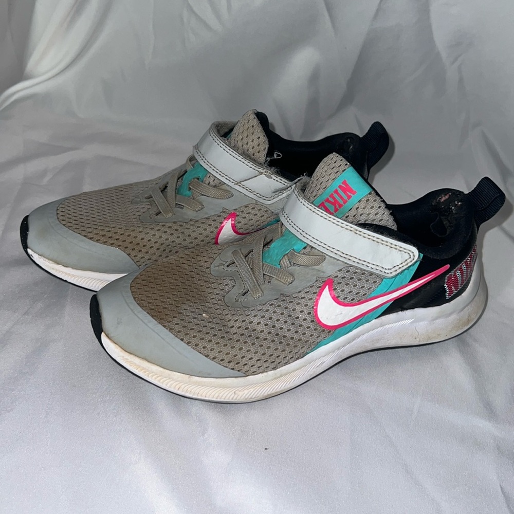 Kids Nike Tennis Shoes Size 2